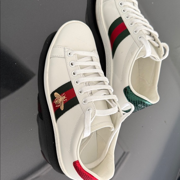 Gucci White Sneakers with Red and Green Accents - Picture 1 of 16